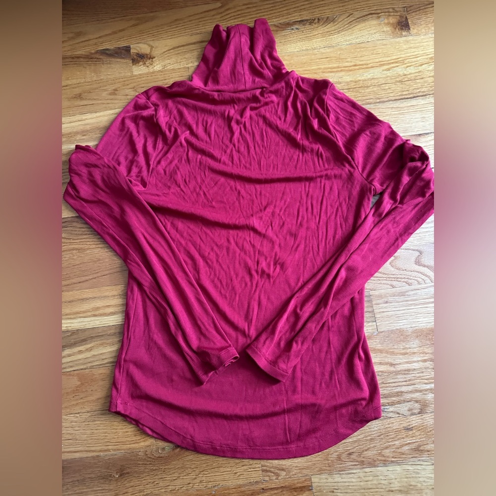 Aritzia Sunday Best Red Freshman Turtleneck Medium - Picture 3 of 4